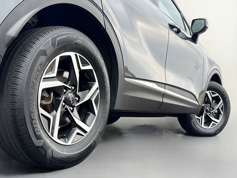 Used 2023 Kia Sportage LX image 16