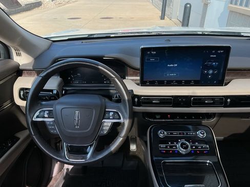 Used 2023 Lincoln Nautilus Reserve AWD/4WD image 12