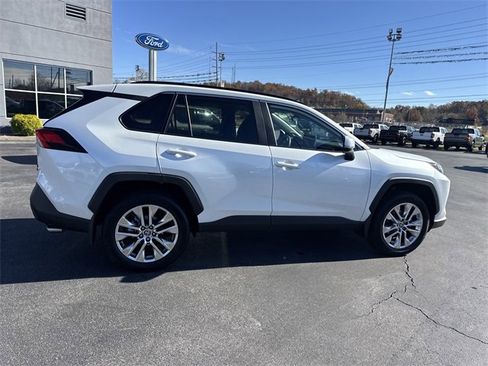 Used 2024 Toyota RAV4 XLE Premium image 3