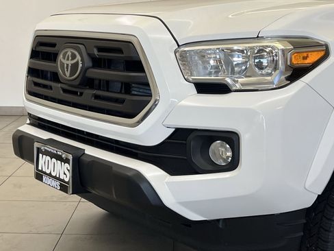 Used 2019 Toyota Tacoma SR5 AWD/4WD image 32