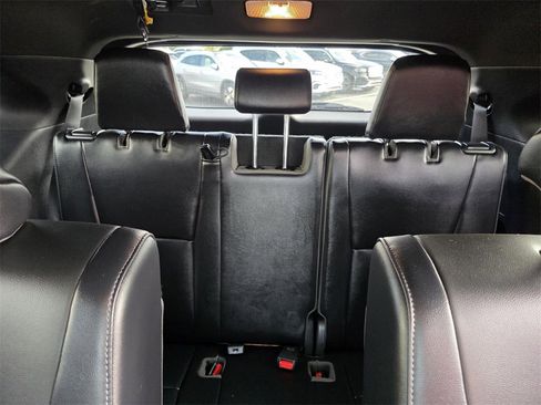 Used 2021 Toyota Highlander XSE image 30