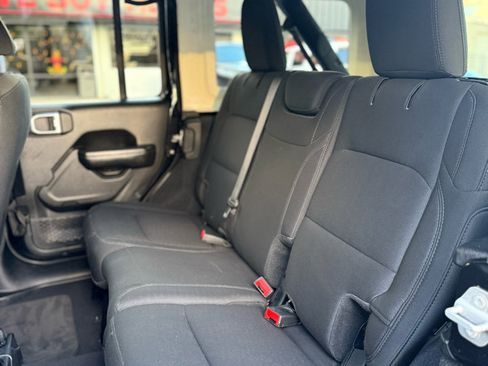 Used 2019 Jeep Wrangler Unlimited Sport S image 11