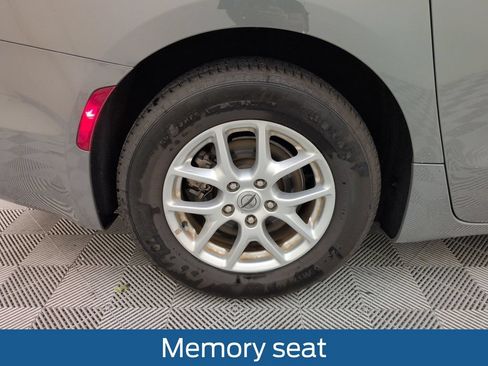 Used 2022 Chrysler Pacifica Touring-L FWD image 20