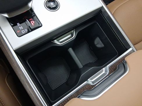 New 2026 Land Rover Range Rover SE image 27