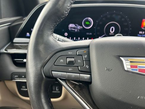 Used 2024 Cadillac Escalade Premium Luxury AWD/4WD image 18