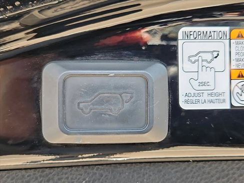 Used 2016 Toyota RAV4 XLE AWD/4WD image 7