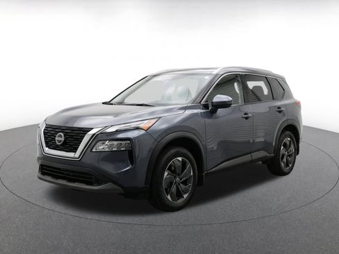 Used 2025 Nissan Rogue SV AWD/4WD image 3