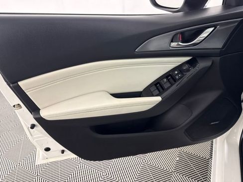 Used 2018 MAZDA MAZDA3 Grand Touring w/ Premium Equipment Package FWD image 44