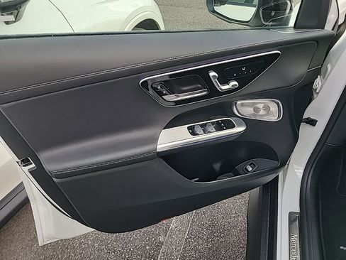 Used 2025 Mercedes-Benz GLC 300 4MATIC image 15