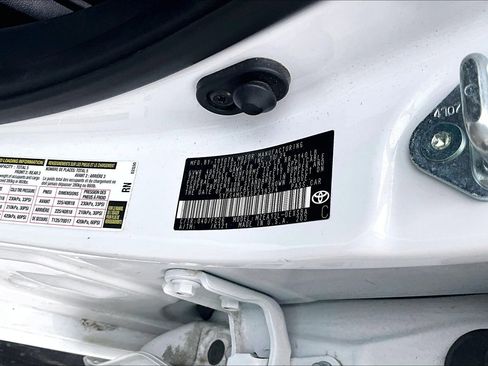 Used 2025 Toyota Corolla SE FWD image 5