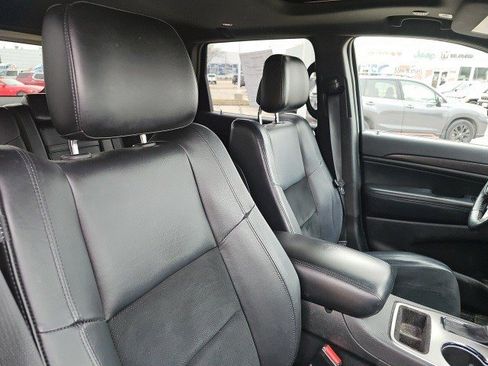 Used 2018 Jeep Grand Cherokee Altitude image 12