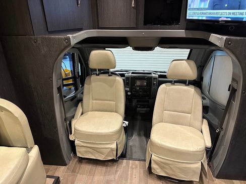 Used 2017 Mercedes-Benz Sprinter 3500 image 33