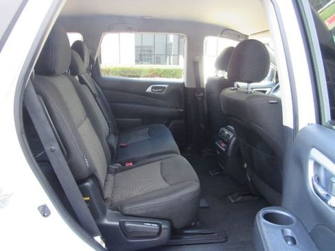 Used 2020 Nissan Pathfinder SV image 22