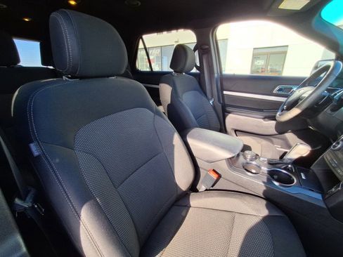 Used 2017 Ford Explorer XLT AWD/4WD image 15