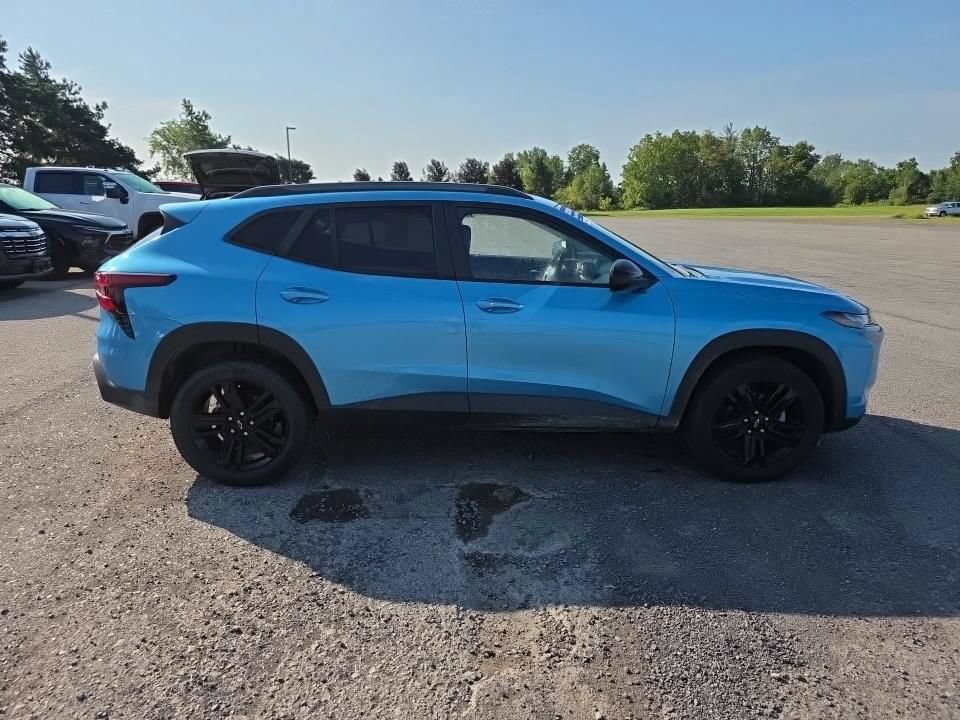 Used 2025 Chevrolet Trax ACTIV w/ Driver Confidence Package FWD image 2