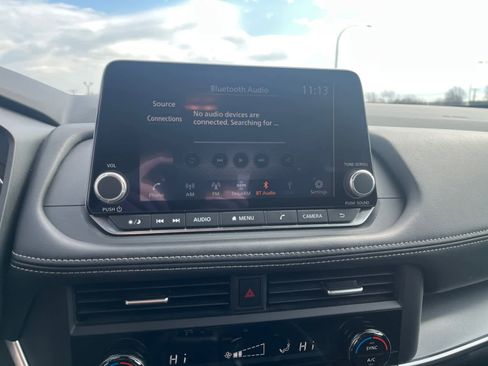 Used 2025 Nissan Rogue SV image 21