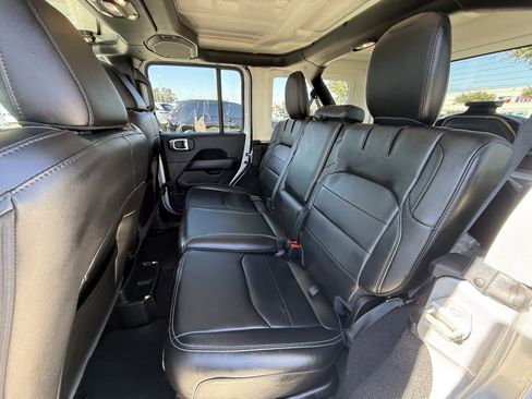 Used 2023 Jeep Wrangler Sahara image 28