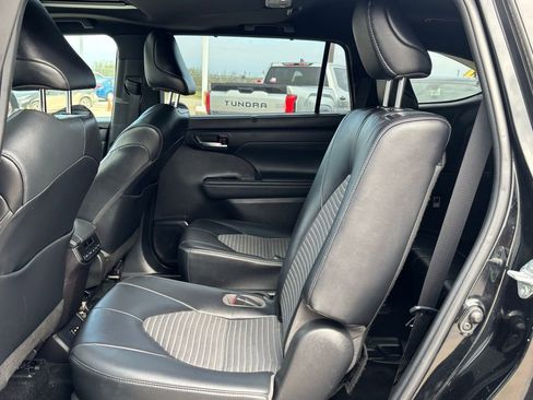 Used 2022 Toyota Highlander XSE image 8