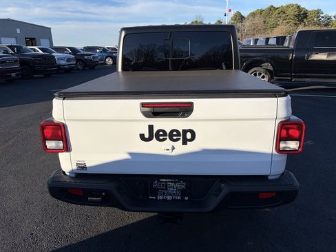 Used 2025 Jeep Gladiator Sport image 4