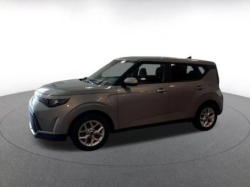 Used 2025 Kia Soul LX w/ LX Technology Package FWD image 7