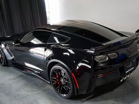 Used 2015 Chevrolet Corvette Z06 w/ 3LZ Preferred Equipment Group RWD image 54