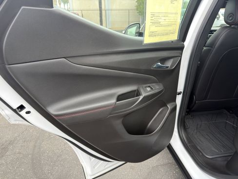 Used 2023 Chevrolet Bolt EUV LT w/ Convenience Package FWD image 17