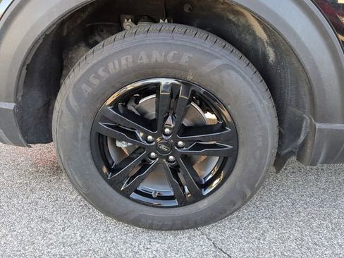 Used 2023 Ford Explorer XLT w/ Equipment Group 202A image 12