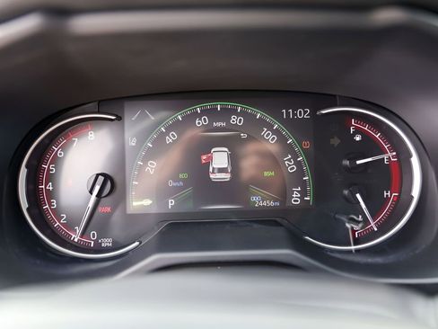 Used 2025 Toyota RAV4 XLE FWD image 11