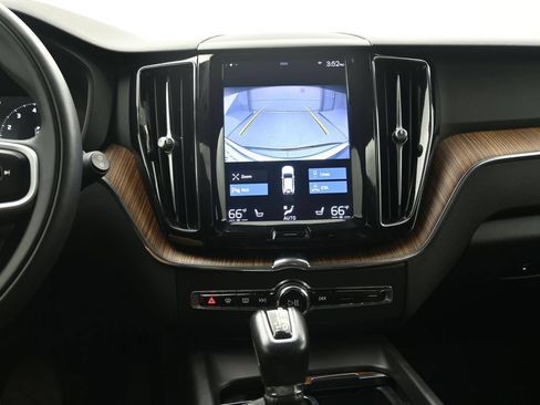 Used 2021 Volvo XC60 T5 Momentum w/ Protection Package Premier FWD image 21