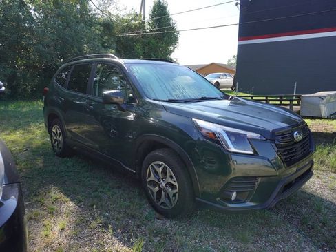 Used 2023 Subaru Forester Premium AWD/4WD image 10