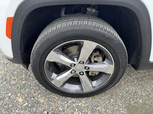 Used 2022 Jeep Grand Cherokee L Limited image 11