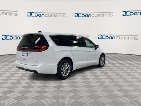 New 2026 Chrysler Pacifica Select AWD/4WD image 8