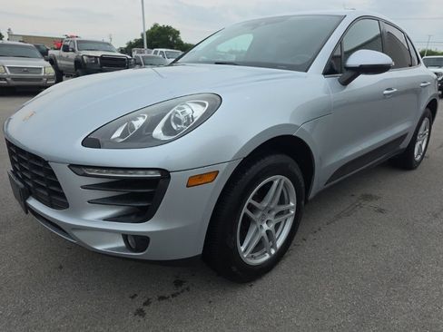 Used 2018 Porsche Macan AWD/4WD image 1