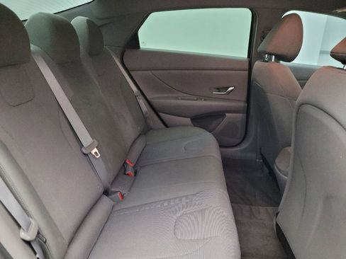 Used 2023 Hyundai Elantra SE FWD image 19