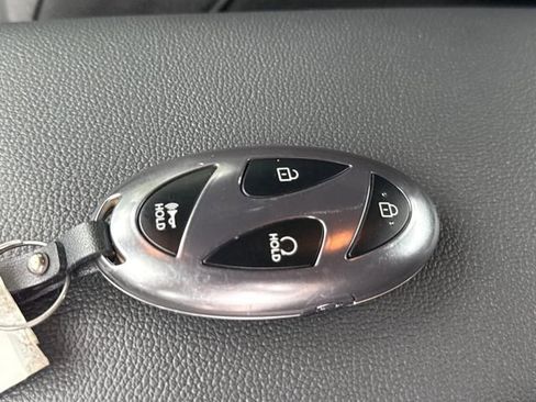 Certified 2025 Hyundai Elantra Sport image 29