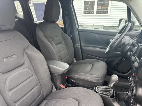 Used 2016 Jeep Renegade Latitude AWD/4WD image 20