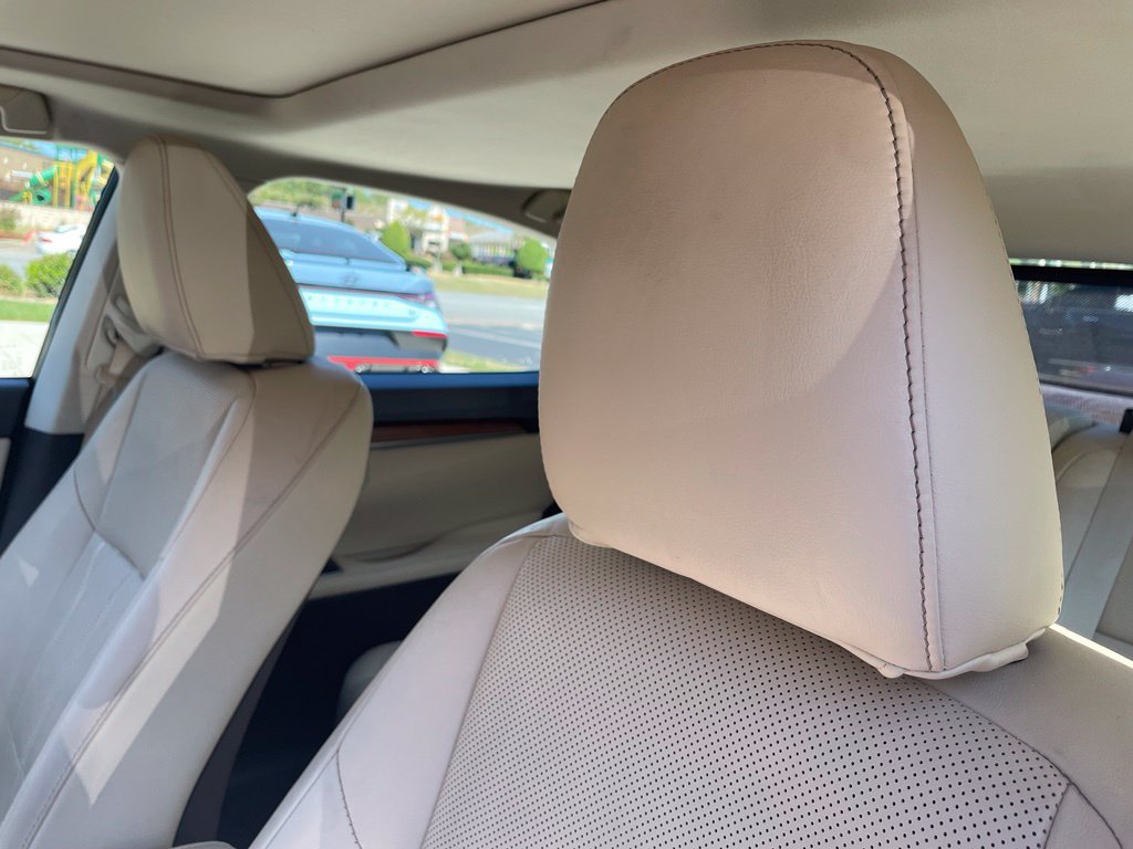 Used 2016 Lexus ES 300h w/ Luxury Package w/Wood Trim FWD image 26