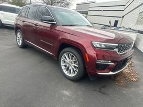 Used 2022 Jeep Grand Cherokee Summit w/ Luxury Tech Group V image 3