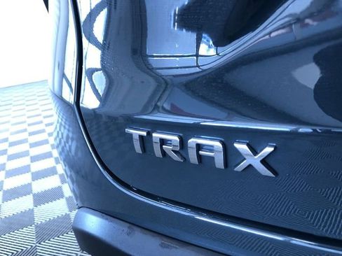 Used 2025 Chevrolet Trax LT w/ LT Convenience Package image 16