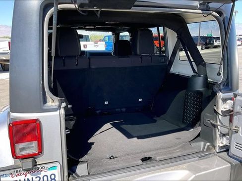 Used 2018 Jeep Wrangler Unlimited Sahara AWD/4WD image 33