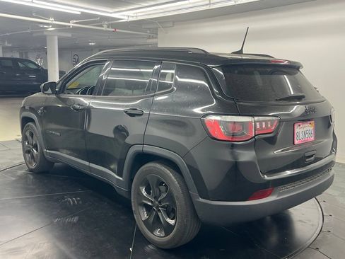 Used 2019 Jeep Compass Latitude FWD image 5