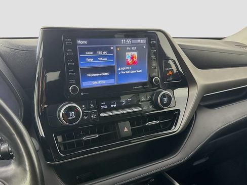 Used 2020 Toyota Highlander LE FWD image 17