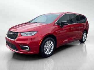 New 2026 Chrysler Pacifica Select video 2