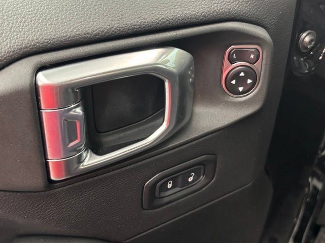 Used 2026 Jeep Wrangler Unlimited Rubicon AWD/4WD image 18