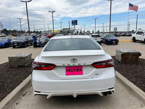 Used 2016 Toyota Camry XLE image 13