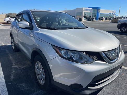Used 2018 Nissan Rogue Sport S image 1