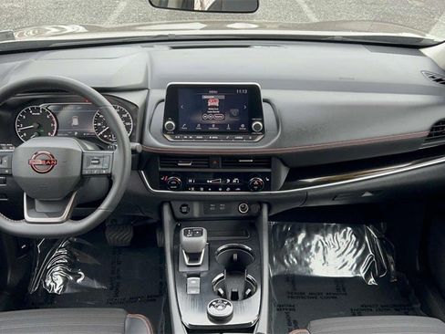 Certified 2025 Nissan Rogue SV image 33