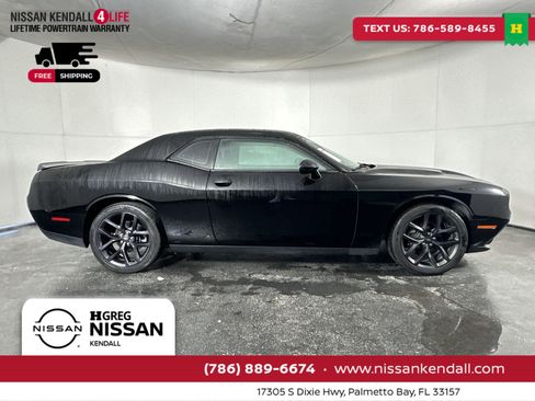 Used 2020 Dodge Challenger SXT w/ Blacktop Package image 13