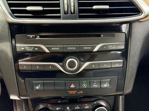 Used 2017 INFINITI QX30 Premium w/ Navigation Package FWD image 49