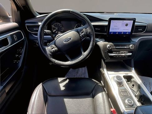 Used 2020 Ford Explorer XLT w/ Equipment Group 202A AWD/4WD image 8